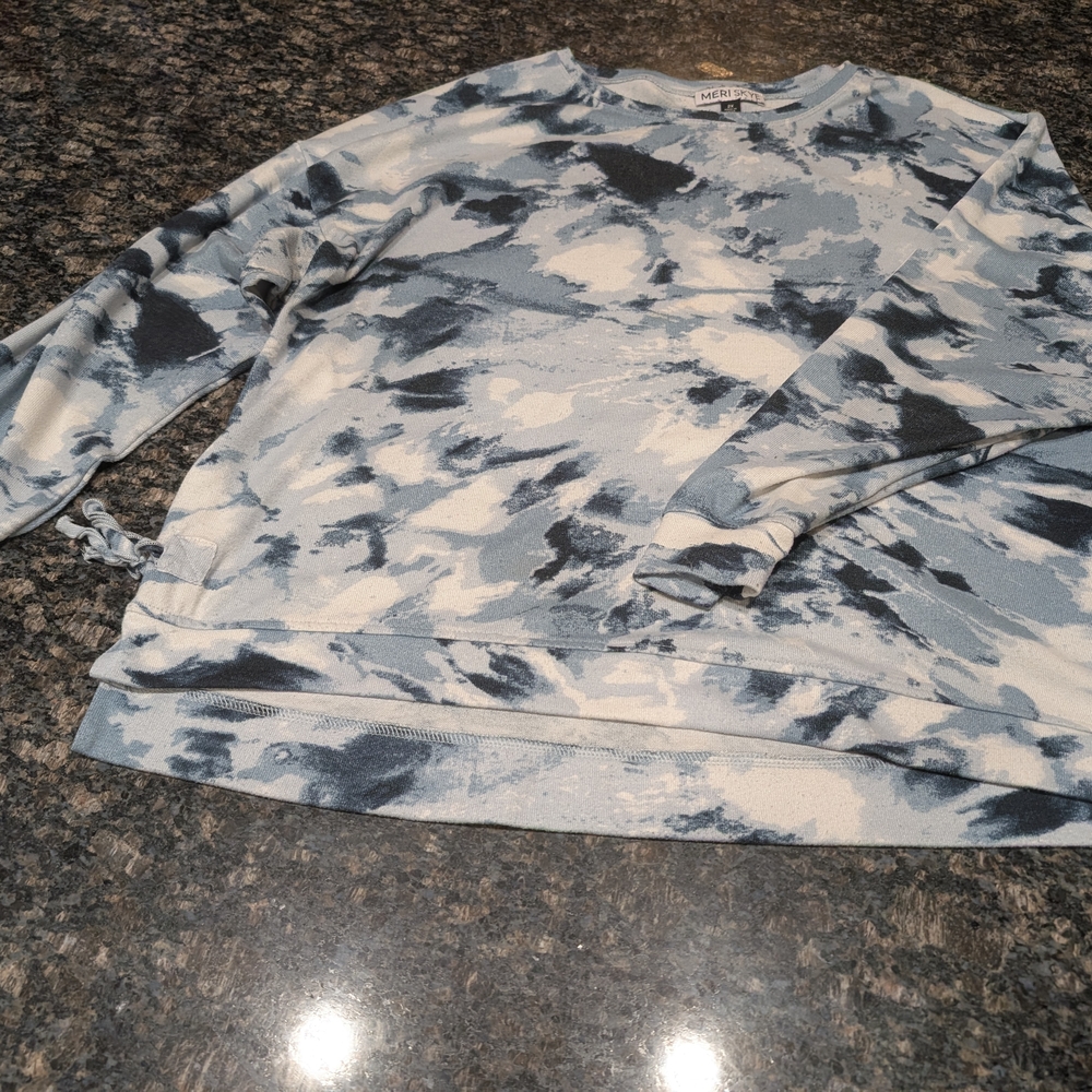 Stylish Women's Tie-Dye Sweatshirt - Black and White - Picture 3 of 6